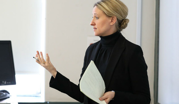 A 51̳ University professor teaching a class.